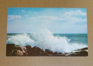 UNUSED POSTCARD - LUSTERCHROME STOCK LINE - WAVES CRASHING ON THE SHORE