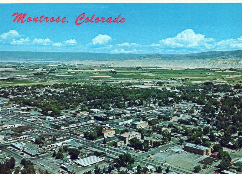 VINTAGE CONTINENTAL SIZE POSTCARD AERIAL VIEW OF 1970s MONTROSE COLORADO