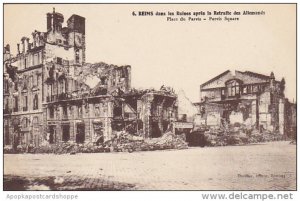 France Reims dans les Ruines apres la Retraite des Allemands Place du Parvis