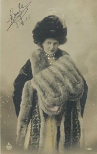 Glamour ladies head decoration early fashion postcard portrait hat