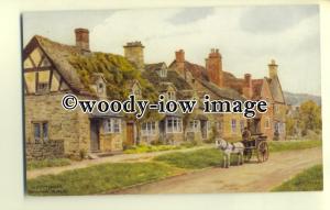 ar0226 - Old Cottages on Broadway Worcs. *2512. Artist - A R Quinton - Postcard