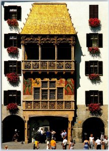 VINTAGE CONTINENTAL SIZE POSTCARD THE GOLDEN ROOF OLD TOWN INNSBRUCK AUSTRIA