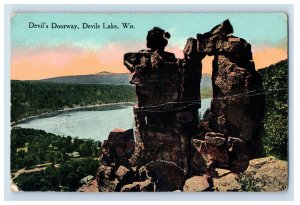 Vintage Devils Doorway, Devils Lake, Wis. Postcard F110E