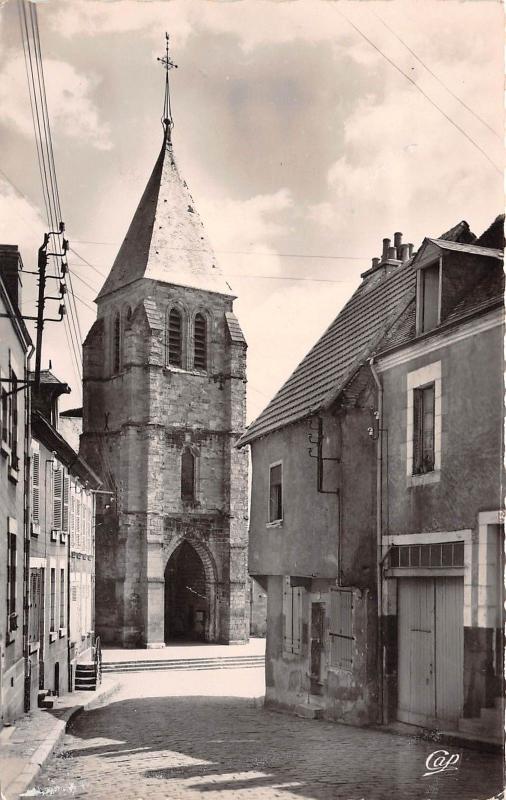 BR20502 L eglise et les vieilles maisons Vierzon France