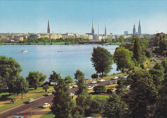 Germany Hamburg Aussenalster und Tuerme der Stadt