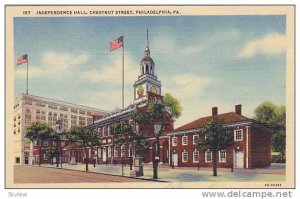 Street view of Independence Hall, Chestnut Street, Philadelphia, Pennsylvania...