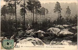 CPA Foret de FONTAINEBLEAU - Entrée du desert d'Apremont (248973)