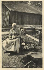 sweden, LEKSAND, Brögumman, Old Woman Smoking Pipe, Costumes (1910s)