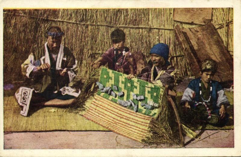 japan, HOKKAIDO, Native Ainu Aynu Aino, Weaving Traditional Garments (1910s)