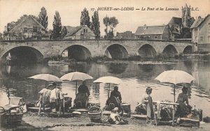 Moret-sur-Loing France Postcard Le Pont et les Laveuses