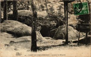 CPA Foret de FONTAINEBLEAU - Caverne des Brigands (249047)