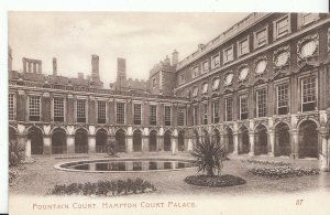 Middlesex Postcard - Fountain Court - Hampton Court Palace   ZZ2506