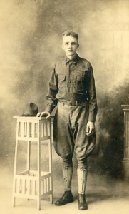 Postcard Antique RPPC View of a WW1 U.S. Soldier Portrait.   K2