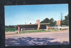 WAVERLY IOWA PARKER'S RESTAURANT OLD CARS ACVERTISING POSTCARD ODD STAMP