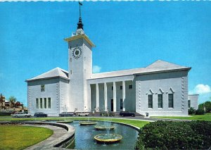 VINTAGE CONTINENTAL SIZE POSTCARD THE CITY HALL BERMUDA MAILED 1983