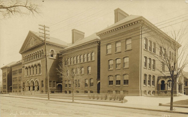 PC CPA US, MA, MALDEN, HIGH SCHOOL, VINTAGE REAL PHOTO POSTCARD (b6898)