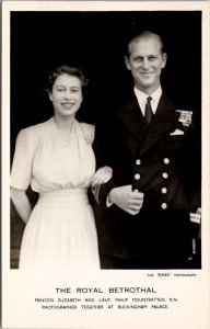 Princess Elizabeth II and Lieut. Philip Mountbatten R.N. at Palace Postcard Z9