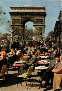 CPM PARIS - Arc de Triomphe et Avenue des Camps-Élysées (216133)