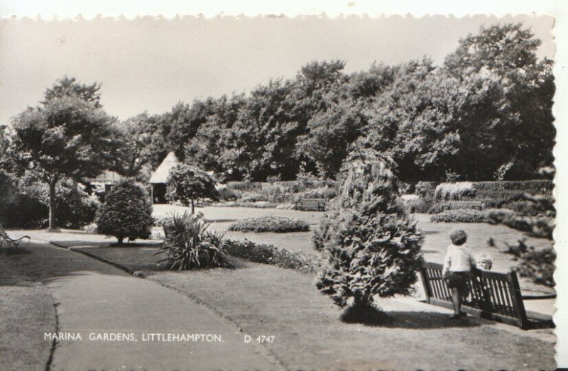 Sussex Postcard - Marina Gardens - Littlehampton - Real Photograph - Ref TZ5822