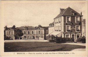 CPA BRIOUZE-Place du Marché la salle des fétes et l'Hótel Sophie (29590)