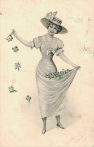 Art Deco - Lady With Flowers and Hat Women Vintage Postcard 04.52