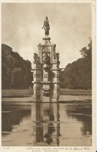 Middlesex Postcard - Hampton Court Palace - Diana Fountain - TZ12048