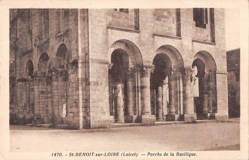 BF7363 st benoit sur loire loiret porche de la basiliqu france       France