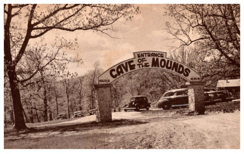 Wisconsin  Blue Mounds , Entrance Arch Cave of the Mounds