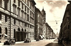 1930s ROMA ITALY STREET VIEW VIA NAZIONALE BUSINESSES RPPC POSTCARD P1651