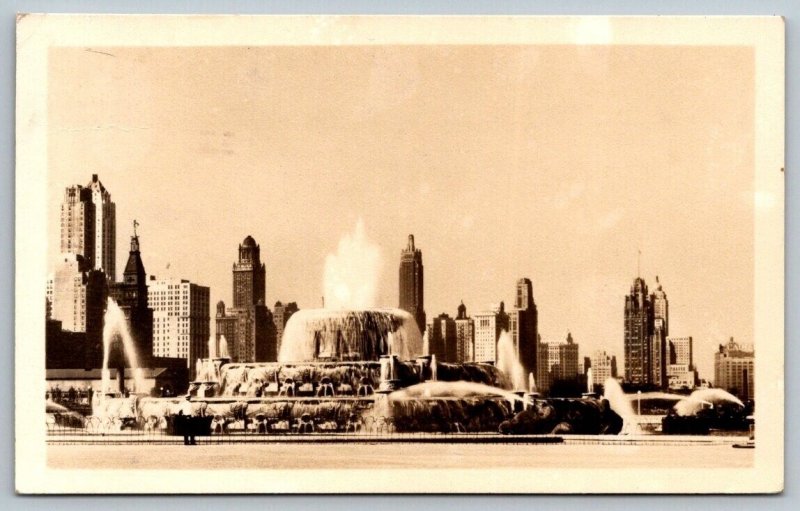 RPPC  Chicago  Illinois  Buckingham Fountain  Real Photo Postcard  1940