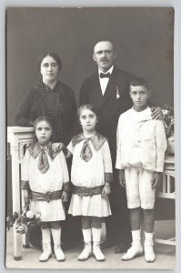 RPPC Croatia Beautiful Family Cute Daughters Handsome Son Postcard L25