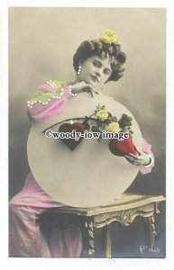 gla0021 - Glamour - Lady in Embossed Dress with Lovehearts - postcard