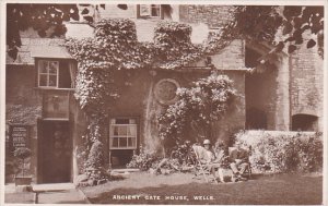 Tucks Entrance To Ancient Gate House Wells England