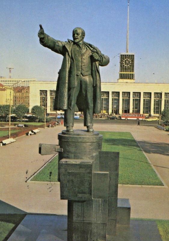 Lenin Statue Leningrad St. Petersburg Russia Finland Rail Station Postcard D24