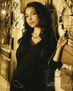 Jessica Parker Kennedy The Secret Circle 10x8 Hand Signed Photo