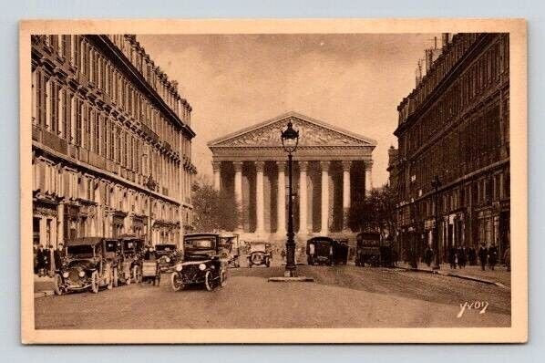 CPA Paris en Flanant Eglise La Madeleine, Rue Royale - Yvon Postcard