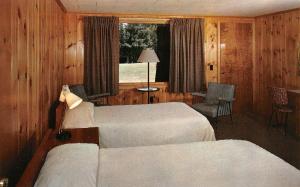 MEREDITH, NH New Hampshire VERA'S SCENIC SPOT MOTEL~Paneled Room BELKNAP CO 1966