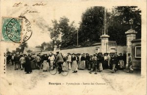 CPA BOURGES Pyrotechnie Sortie des Ouvriers (863362)