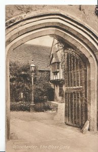 Hampshire Postcard - Winchester - The Close Gate     ZZ3351