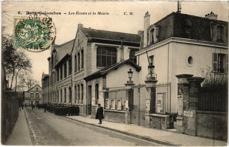 CPA Colombes Les Ecoles et la Mairie (1314510)