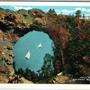 1913 Mackinac Island, Mich Arch Rock - State Park Seal Sailboat Teich PC MI A219