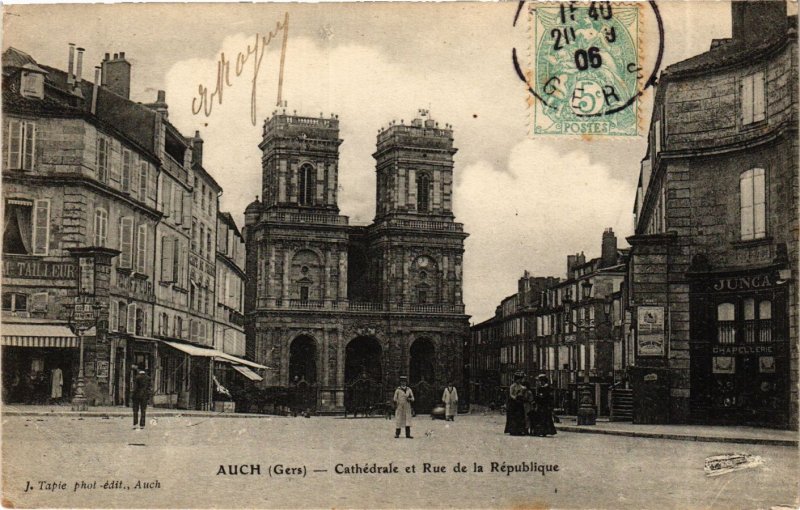 CPA GERS Auch Cathédrale Rue d.l. Republique (982421)