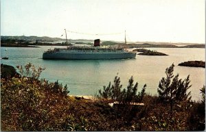 Vtg SS Queen Of Bermuda Ocean Liner Moves Toward Two Rock Passage Postcard