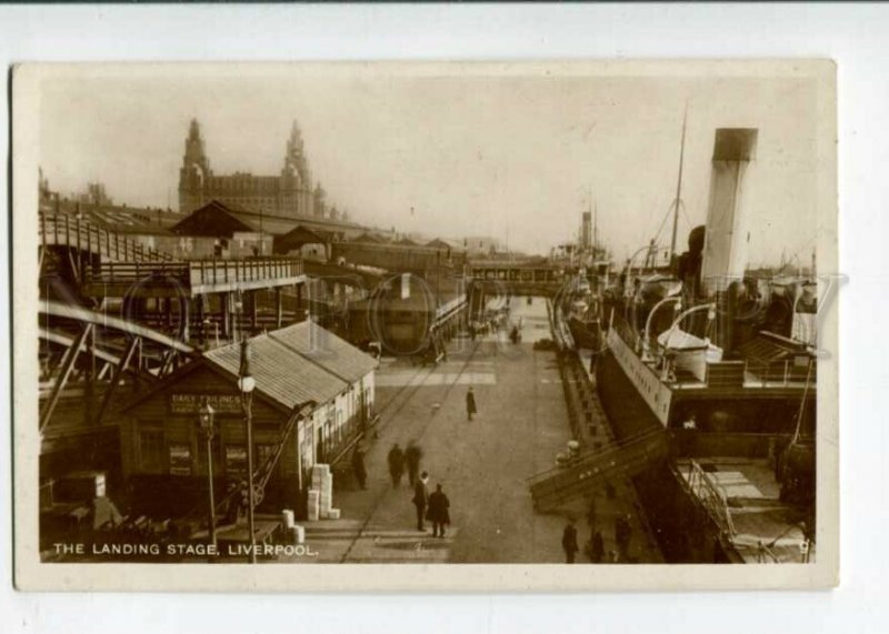 3105347 UK Landing stage Liverpool Vintage photo PC