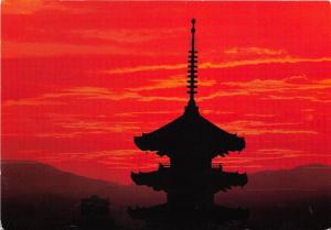 BG20943 a night view of the top of yasaka temple kyoto japan