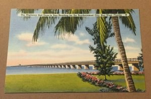 LINEN POSTCARD UNUSED HIGHWAY HEADING TOWARDS KEY WEST, FLORIDA