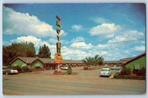 Great Falls Montana MT Postcard Fergus Motel Roadside View Building 1960 Vintage