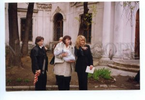 498387 Russia 1997 singer Bonnie Tyler near the church concert in Moscow photo