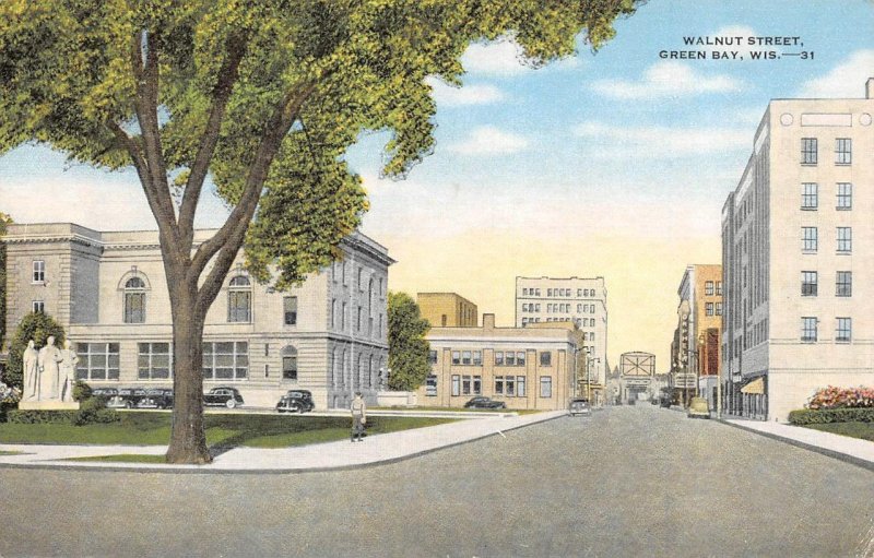 Green Bay, WI Wisconsin   WALNUT STREET SCENE Orpheum Theatre  ca1940's Postcard