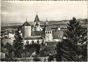 CPM CLUNY Eglise Notre-Dame - Clochers de l'Abbaye - Collines a l'Est (1169946)